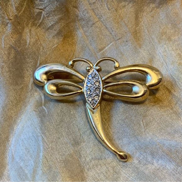 Vintage Signed Dragonfly Pin with Gold Metal and Crystals by Roman. - Picture 5 of 6